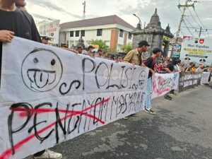 Tewasnya Siswa SMKN 4 Semarang, Massa Gelar Aksi di Polda Jateng