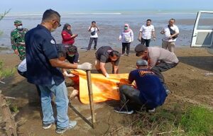 Mayat Misterius Ditemukan di Pantai Kemangi Indah, Warga Jungsemi Geger