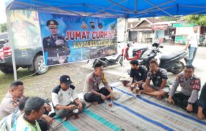 Jumat Curhat Polres Kendal Dengarkan Aspirasi Warga di Warung Pecel