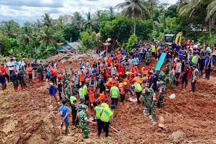 Hari Ketiga Longsor Cibeunying Cilacap, Pemprov Jateng Tambah 7 Alat Berat
