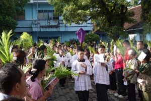 Rangkaian Pekan Suci Paskah di Cepu Berlangsung Khidmat, Ribuan Umat Ikuti Prosesi