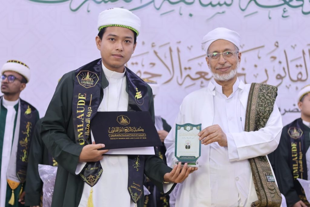 Ulama Muda Asal Jawa Tengah Raih Cum Laude di Universitas al-Ahgaff Tarim