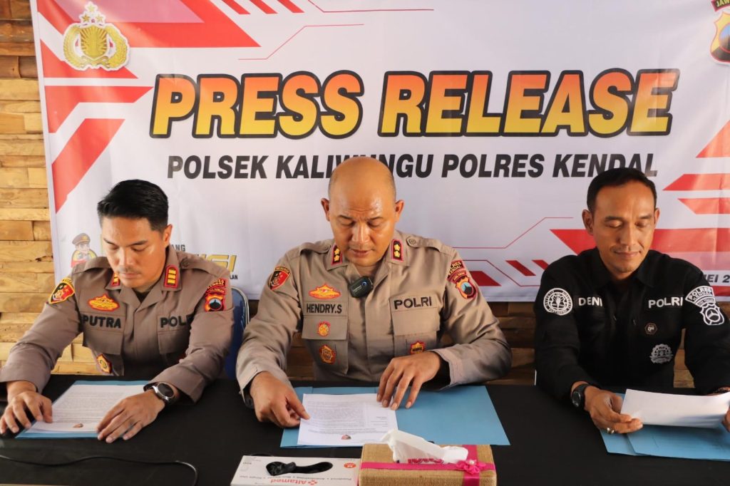 Viral “Pocong” Berkeliaran di Kaliwungu Selatan, Polisi Imbau Warga Tak Panik dan Waspadai Hoaks