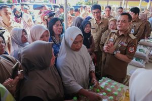 Penuhi Kebutuhan Warga, Ahmad Luthfi Tinjau Gerakan Pangan Murah di Banjarnegara, Warga Antusias Belanja Murah