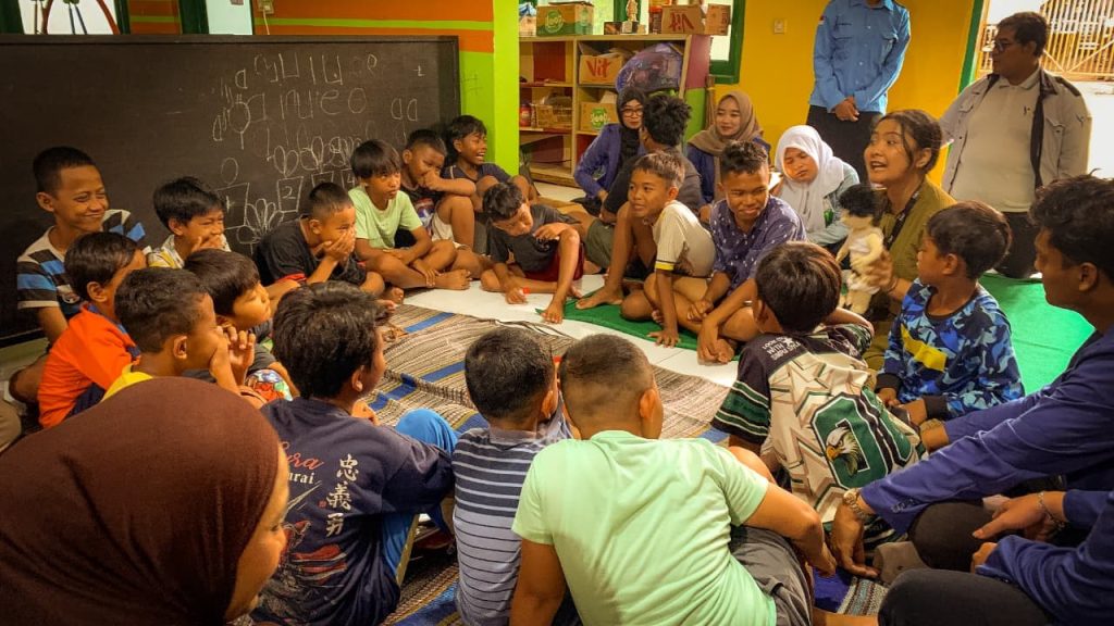 Mahasiswa Ilmu Komunikasi USM Gelar Edukasi Gender dan Anti-Bullying untuk Anak-anak di Bandaharjo Semarang