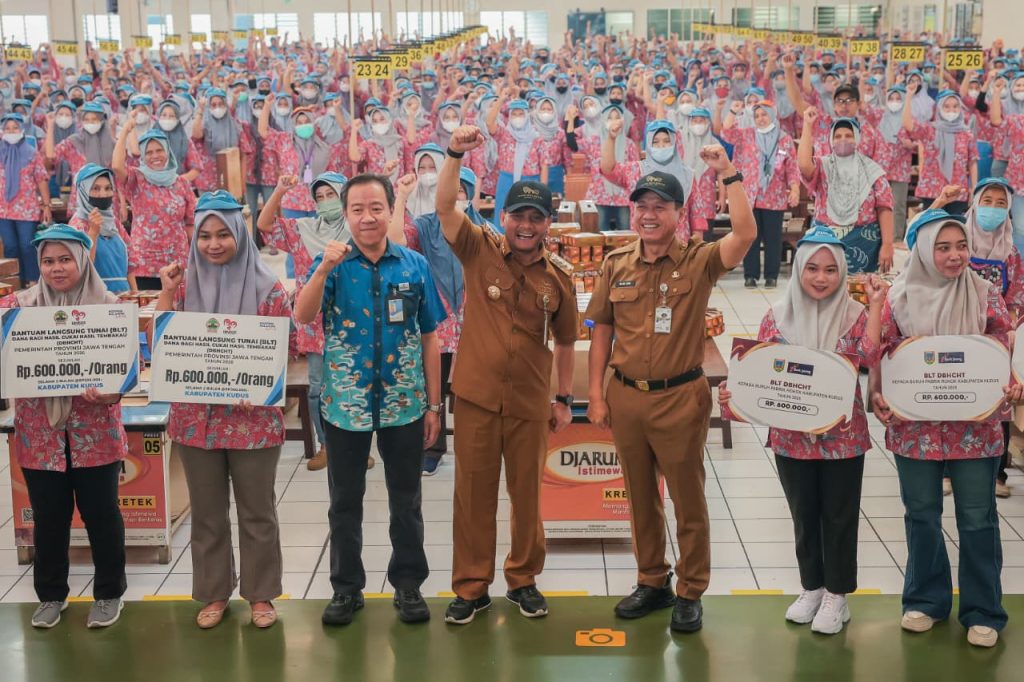 Gubernur Ahmad Luthfi Salurkan BLT Cukai Tembakau
