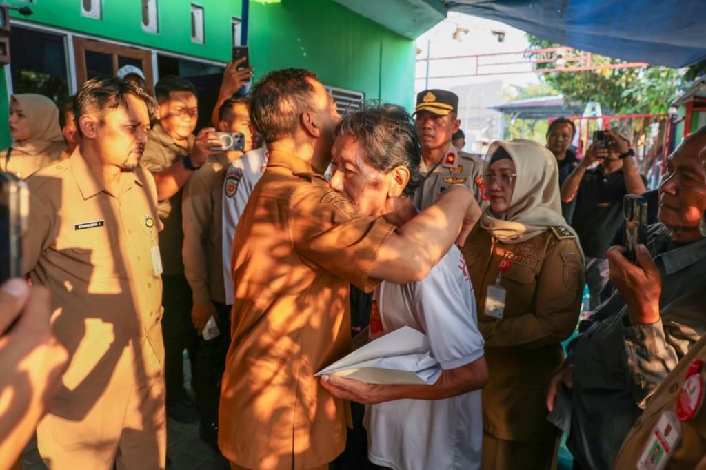Siswa SD Tewas dalam Kecelakaan Kereta Api di Semarang, Gubernur Ahmad Luthfi Pastikan Korban Dirawat dan Keluarga Dibantu