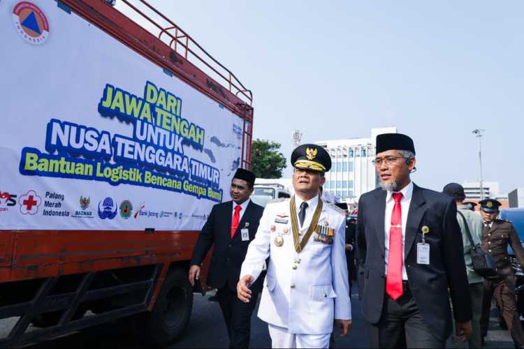 Bantu Korban Gempa NTT