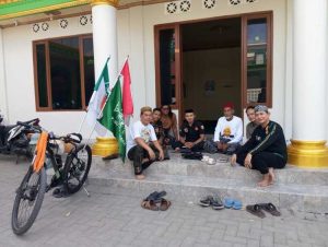 Ndan Arif Kader Banser Gowes 14 Hari ke Jombang Demi Hadiri Muktamar NU