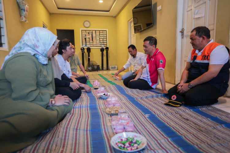 Melayat ke Rumah Duka Mozza